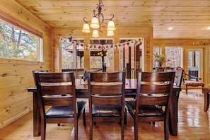 Dining - Cabin + FREE Resort Amenities | Pigeon Forge (Pigeon Forge)