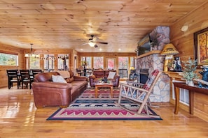 Smart TV, fireplace