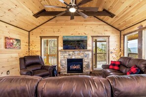 Smart TV, fireplace - Cabin + FREE Resort Amenities | Pigeon Forge (Pigeon Forge)