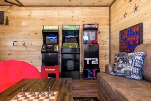 Games room - Cabin + FREE Resort Amenities | Pigeon Forge (Pigeon Forge)