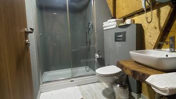 Standard Bungalow, Garden View | Bathroom | Shower, free toiletries, hair dryer, towels