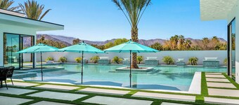 Luxury Indio Villa Pool, Hot Tub, Putting Green Minutes From Dining & Golf