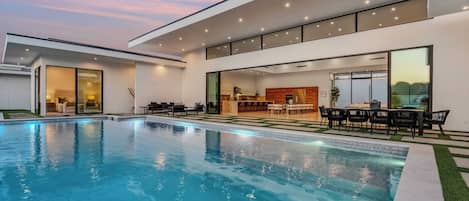 Villa (5 Bedrooms) | Front of property