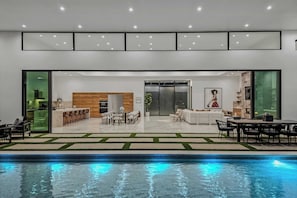 House (5 Bedrooms) | Interior