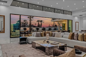 House (5 Bedrooms) | Interior