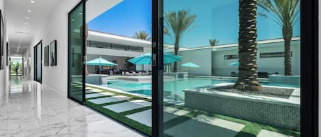 Villa (Multiple Bedrooms) | Intérieur