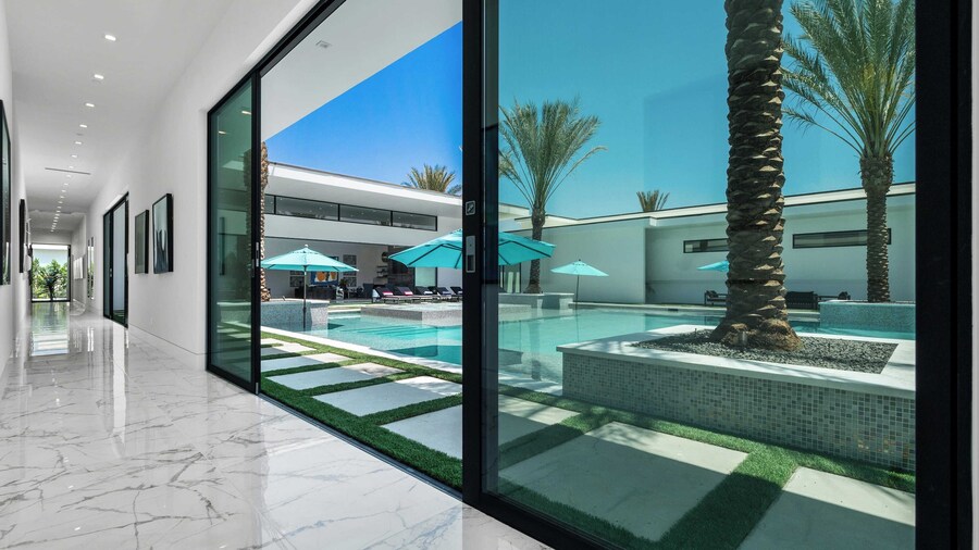 Sleeps 26 Pool, Hot Tub, Pickleball & Putting Green Bravo Villa #12 by Avantstay