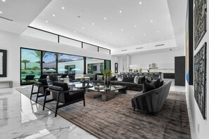 ヴィラ (Multiple Bedrooms) | 内装