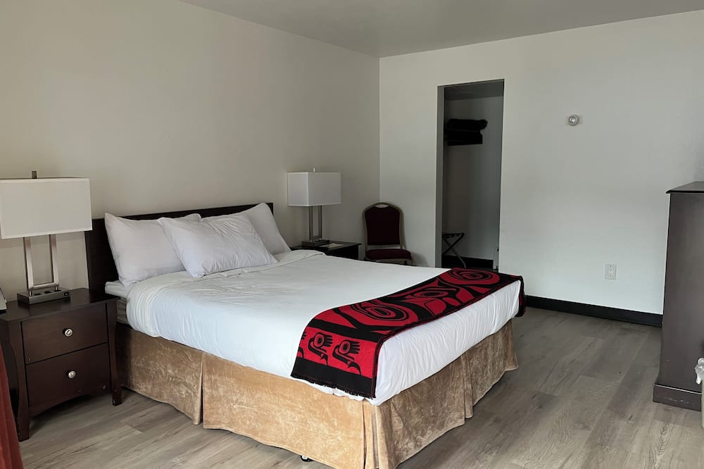 The Driftwood Lodge