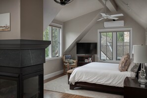 4 bedrooms, desk, WiFi, bed sheets