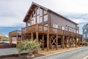 Exterior - Boomerang: Oceanfront Log Cabin in N. Topsail (North Topsail Beach)