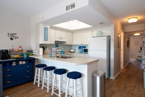 Fridge, microwave, oven, stovetop - Blue Oar- Beach, Pool, and Sun in Surf City! (Surf City)