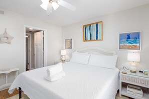 1 Schlafzimmer, Schreibtisch, Bügeleisen/Bügelbrett, Reisekinderbett