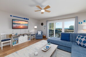 Smart TV, DVD player, books - Blue Oar- Beach, Pool, and Sun in Surf City! (Surf City)