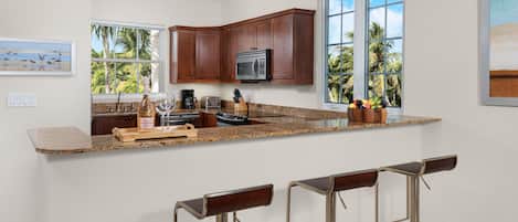 Kühlschrank, Mikrowelle, Ofen, Geschirrspüler