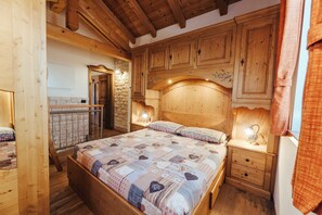 1 bedroom, iron/ironing board, travel cot, free WiFi