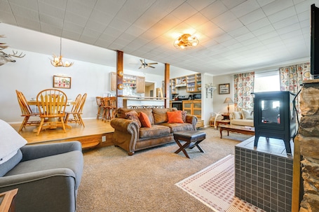 Fernseher, Stereoanlage. 8 Mi to Hiking: Home w/ Patio in Dtwn Pioche