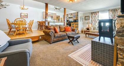 8 Mi to Hiking: Home w/ Patio in Dtwn Pioche