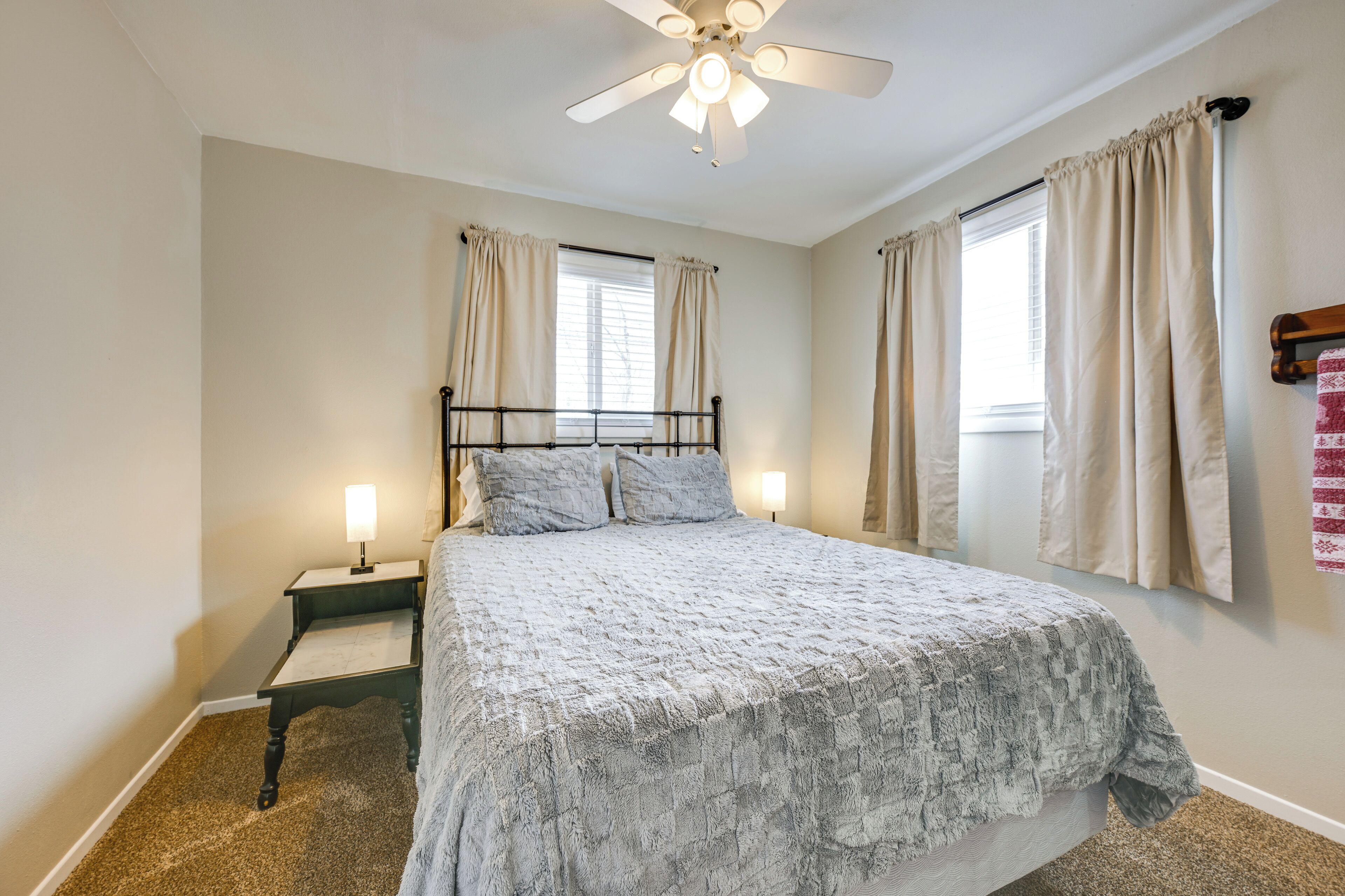 4 bedrooms, desk, iron/ironing board, internet