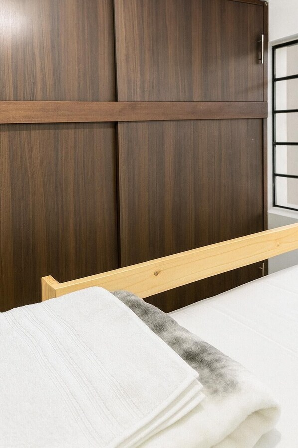 1 bedroom, desk, free WiFi, bed sheets