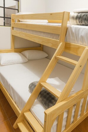 1 habitación, escritorio, wifi gratis y ropa de cama 