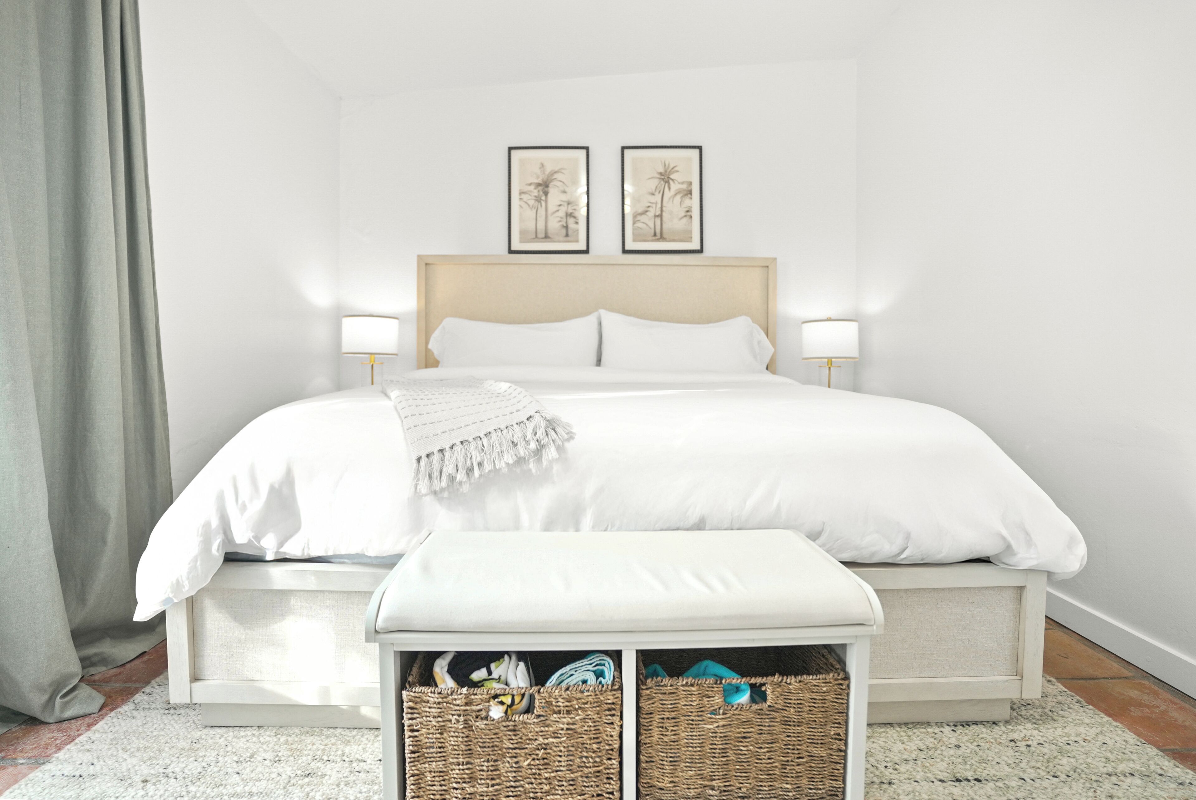 Classic Room, 1 King Bed | In-room safe, blackout drapes, WiFi (free)