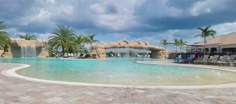 Gorgeous 4-bdrm 3 bath home in beautiful golf, tennis and pickleball community!