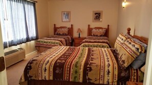 3 bedrooms, WiFi, bed sheets, wheelchair access - Spacious Lake House with View of Norfork Lake (Mountain Home)