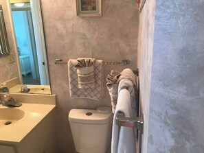 Shower, hair dryer, towels, toilet paper - Oceanfront Sand Dollar Condo 601 (Daytona Beach Shores)