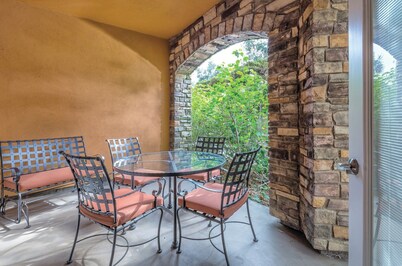 Napa Valley | Napa Wine Stay | Pool & Hot Tub