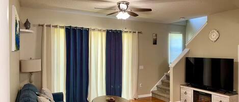 Smart TV, fireplace, stereo