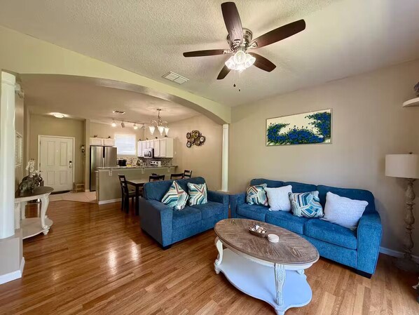 Smart TV, fireplace, stereo