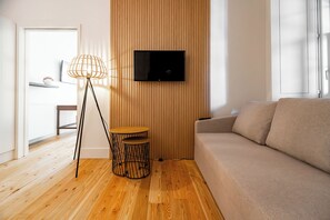 Family Suite, Multiple Beds, Bathtub, Valley View | Living area