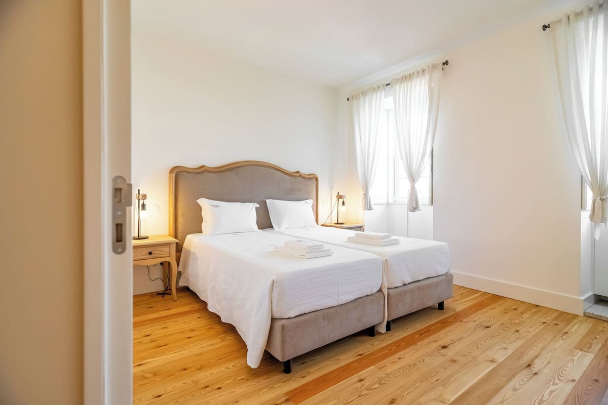 Junior Suite, Courtyard View | 1 bedroom, desk, laptop workspace, free WiFi
