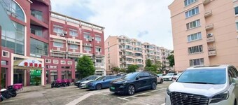 Yuntu Hotel (Shanghai Jinshan Bailian City Beach)