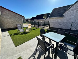 House | Pemandangan dari hartanah