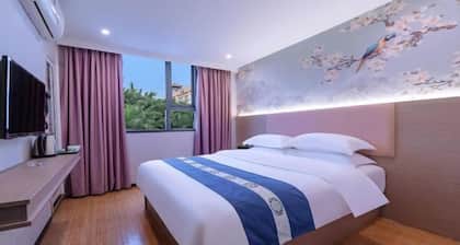 Nanning Tian'en Hotel (Xiuxiang Metro Station, Guangxi University Branch)