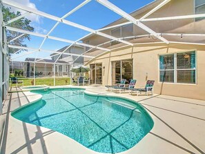 A heated pool - Spacious Getaway with Pool on stunning Golf Course (Haines City)