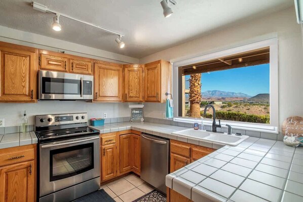 Fridge, microwave, oven, stovetop