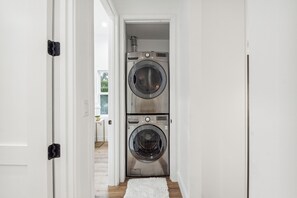 Interior - Luxury 3-Bedroom Home with Pool in Vibrant Los Angeles (Burbank)