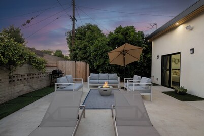 Luxury 3-Bedroom Home with Pool in Vibrant Los Angeles