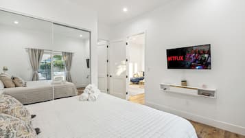 3 bedrooms, iron/ironing board, travel cot, WiFi