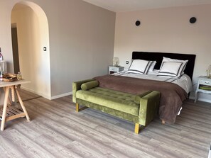 3 bedrooms, desk, iron/ironing board, WiFi