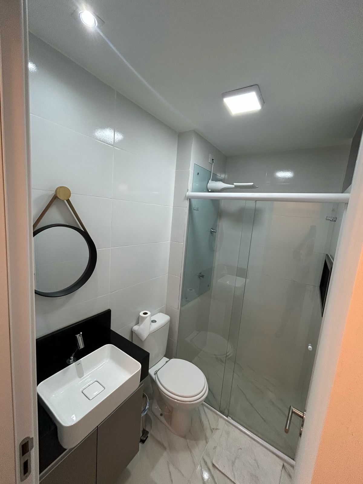Serviettes fournies, savon, papier toilette