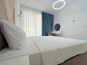 2 soverom, skrivebord, strykejern/-brett og wi-fi