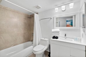 Hair dryer - Spacious 3 bedrooms with Parking (Miami)