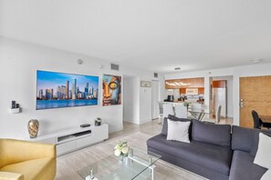 TV, ping pong - Spacious 3 bedrooms with Parking (Miami)
