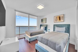 3 bedrooms, desk, WiFi