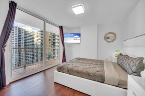 3 bedrooms, desk, WiFi