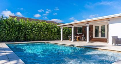 Stunning Tropical Pool House Miami Coconut Grove